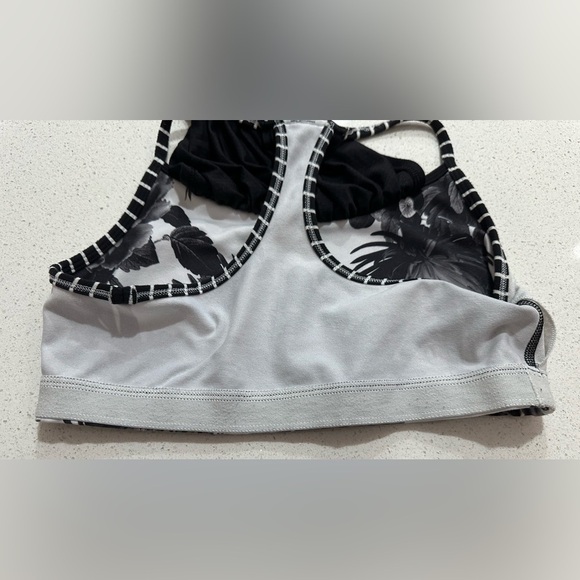 Lululemon: Women’s Tank Top- Size 6 - Picture 10 of 10